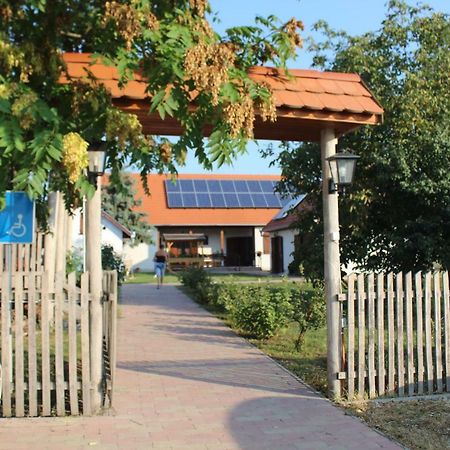 Eszter-Haz Vendeghaz Kerekegyhaza Hotell Exteriör bild