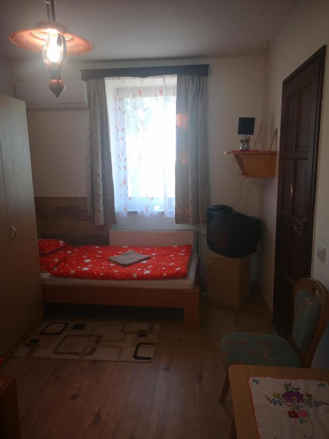 Eszter-Haz Vendeghaz Kerekegyhaza Hotell Exteriör bild