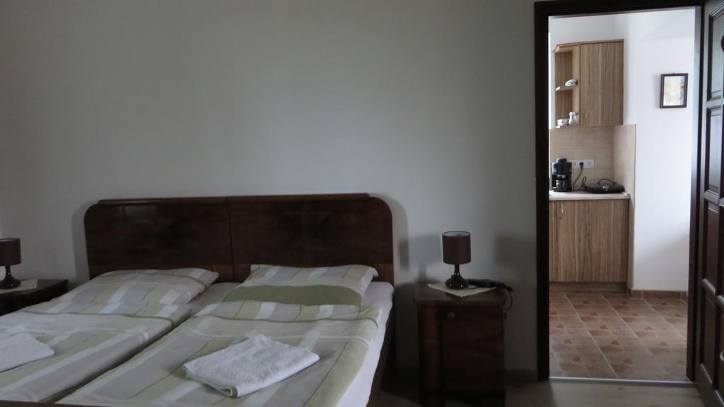 Eszter-Haz Vendeghaz Kerekegyhaza Hotell Exteriör bild