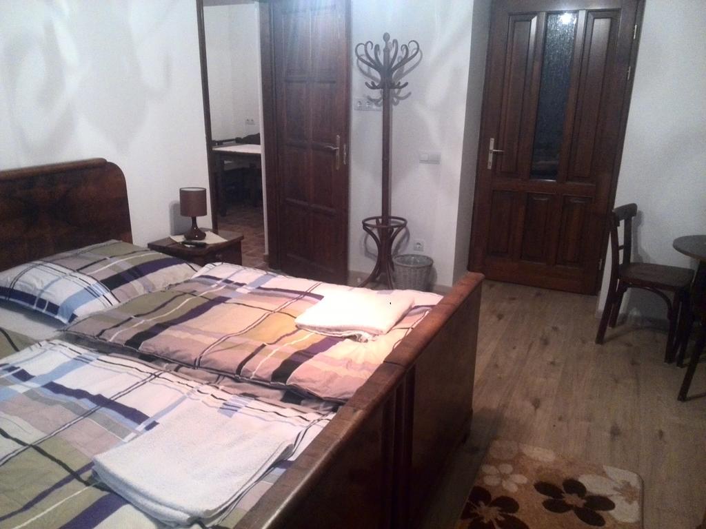 Eszter-Haz Vendeghaz Kerekegyhaza Hotell Exteriör bild
