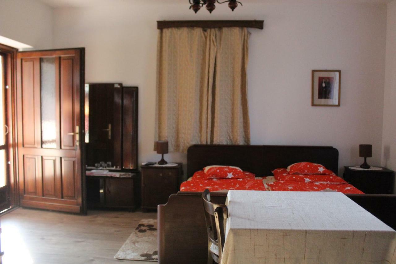Eszter-Haz Vendeghaz Kerekegyhaza Hotell Exteriör bild